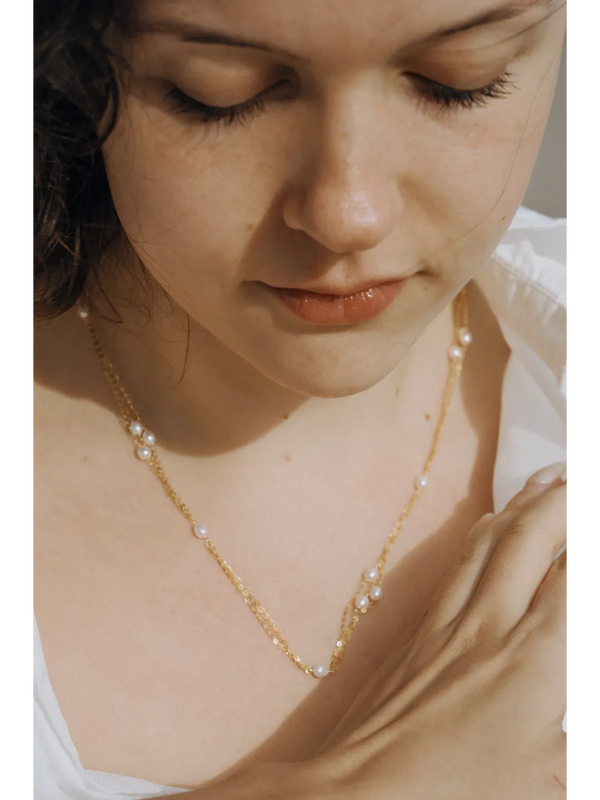 Lustrous Akoya Pearl Layered Necklace in 18k Gold (white pearls)