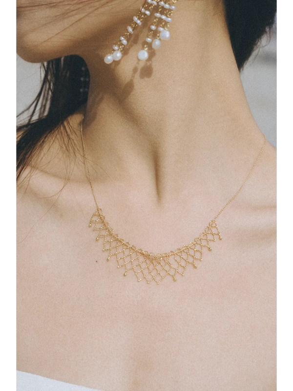 Leaf Textured Grandeur Necklace in 18k Gold