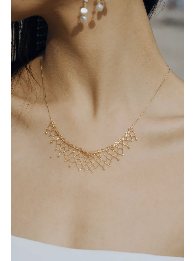 Leaf Textured Grandeur Necklace in 18k Gold