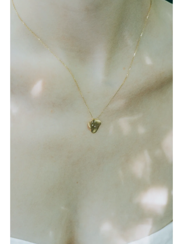 The Leaf Necklace in 18K Gold