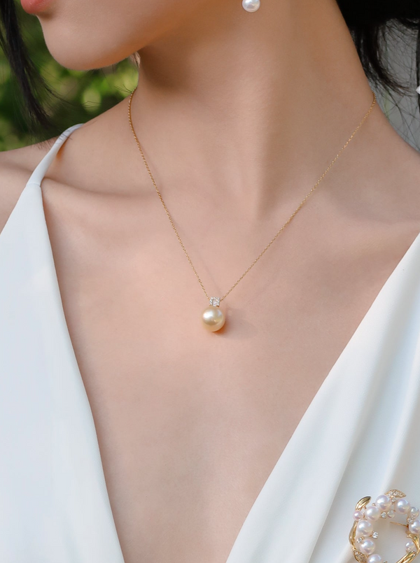 Sunlit 18K Golden Pearl Pendant