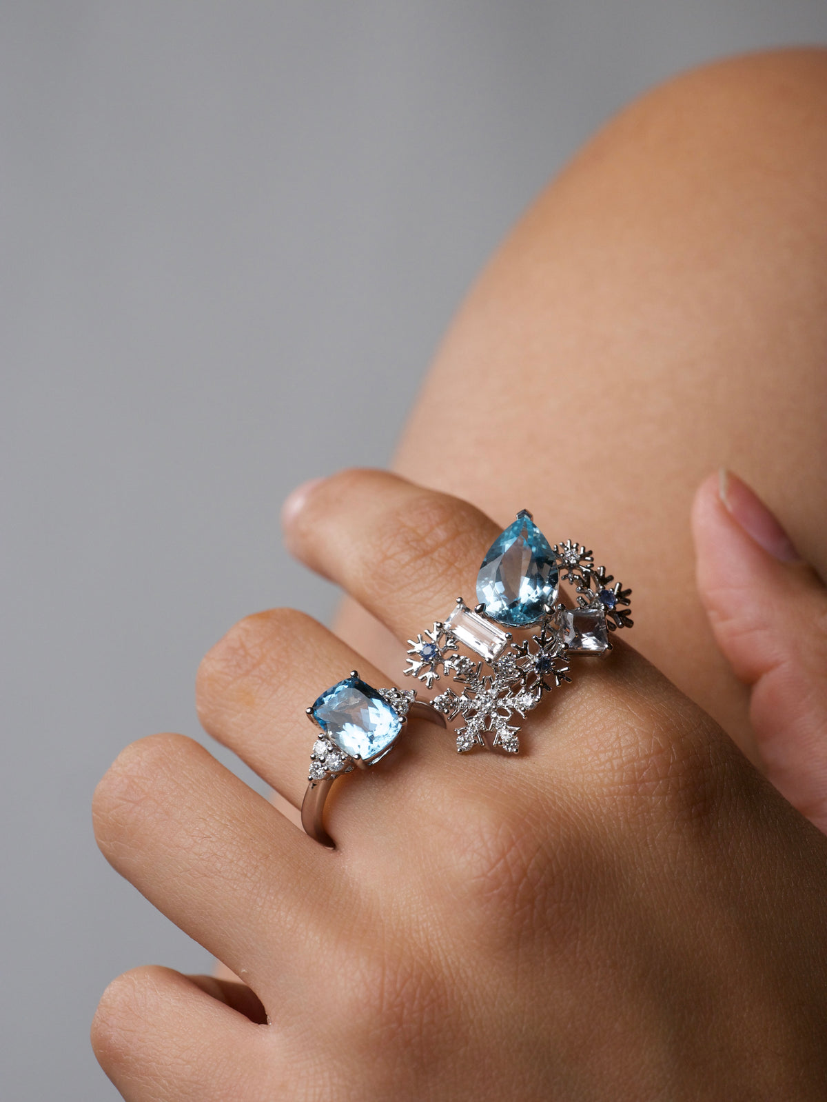 Aquamarine snowflake ring with oval blue center stone and sparkling snowflake side clusters