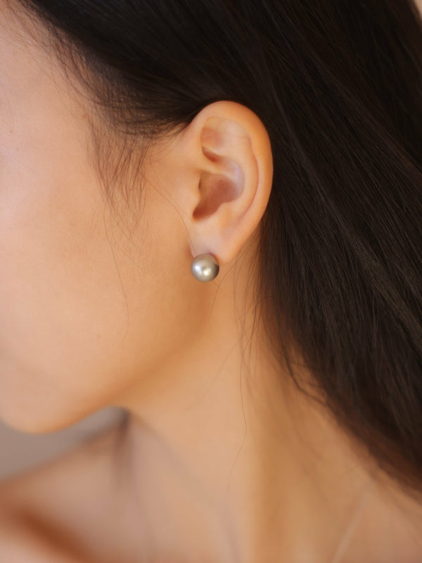 The Reese 18K Tahitian Pearl Earring