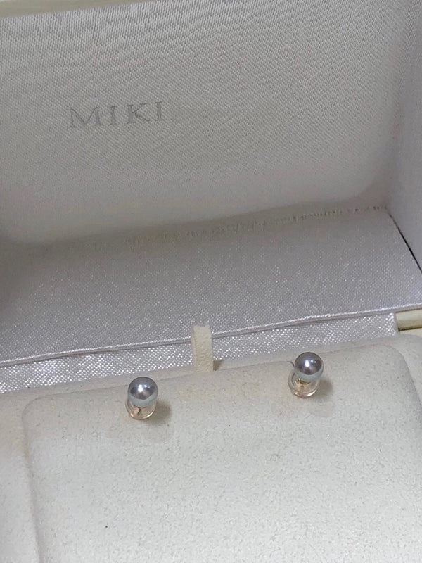 The Milky 18k Akoya Pearl Earring
